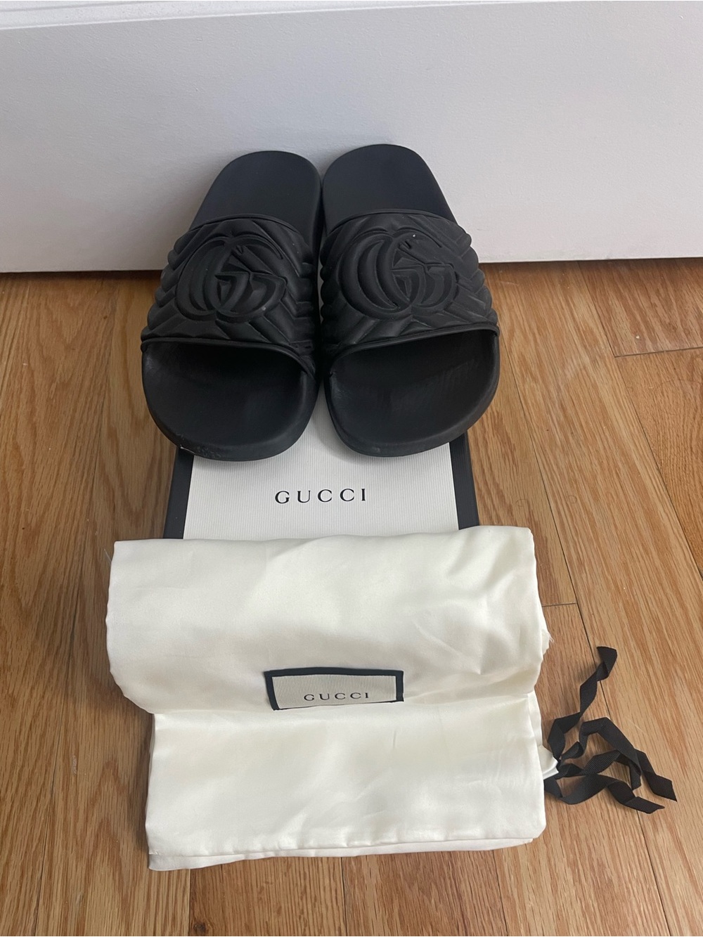 Gucci Black Interlocking GG Rubber Slide Sandals - Women